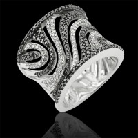 Sortija. Oro blanco 18K
Diamantes: 1.01cts, talla brillante, 215 piedras
Diamantes negros, incluidos en el peso